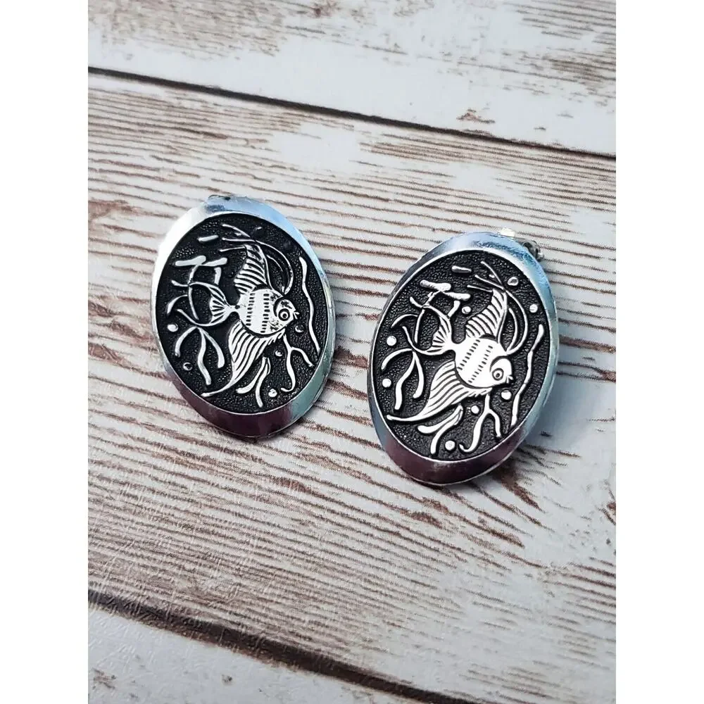 Vintage Clip On Earrings 1